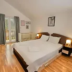 пе́трови Ferienhaus