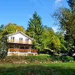 пе́трови Ferienhaus *