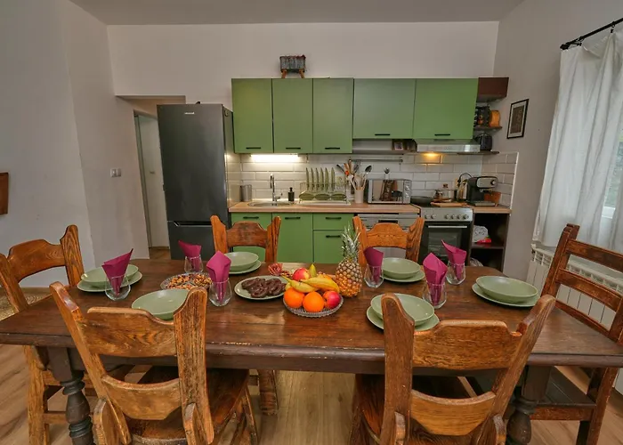 пе́трови 度假居 *