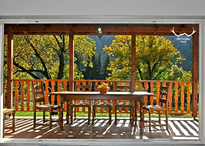 度假居 пе́трови